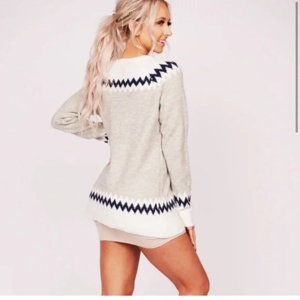 Stacatto Tan, White and Black Zigzag Sweater, Crew Neck Size Medium - Picture 8 of 8